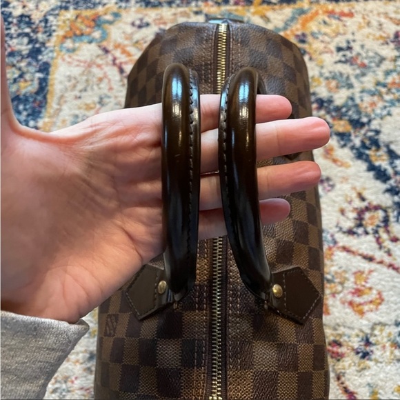 Authentic Louis Vuitton Speedy 30 in Damier Ebene - Picture 10 of 15